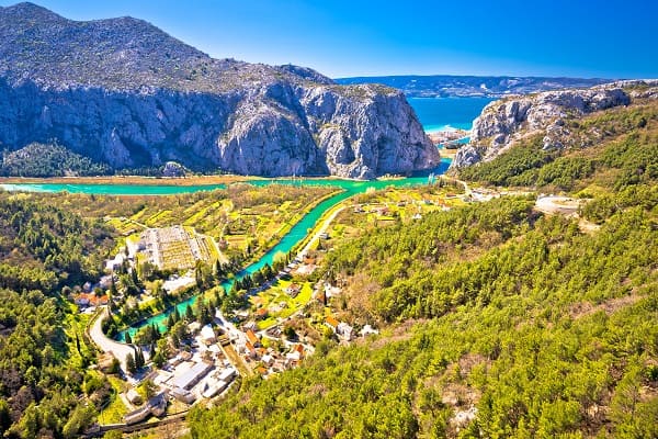 Cetina řeka kaňon, Chorvatsko
