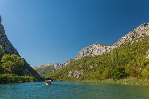 Cetina řeka kaňon, Chorvatsko